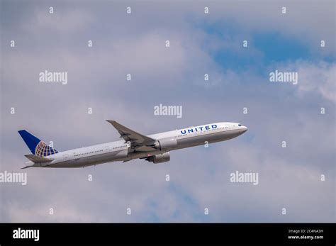 United Airlines Boeing 777 300er Fluggastflugzeugzulassung N2846u Kurz