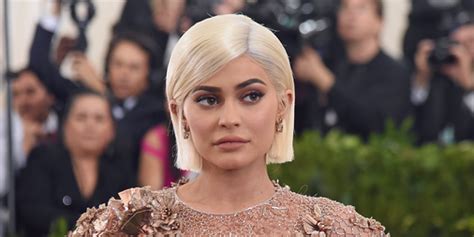 kylie jenner s snapchat hacked by someone claiming to have nude photos business insider