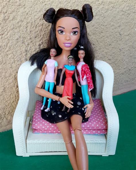 Mi Barbie Gigante Tiene Sus Mini Barbie Seguimosapoyandoabarbiewarhol Barbydollsmadrid