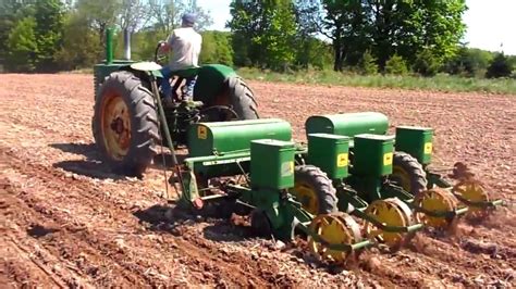 John Deere G Planting Corn With Planter Youtube