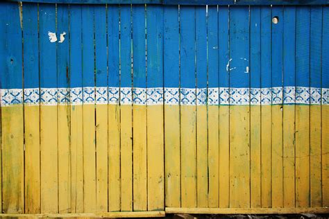 1536x864 Wallpaper Yellow And Blue Painted Wooden Fence Peakpx