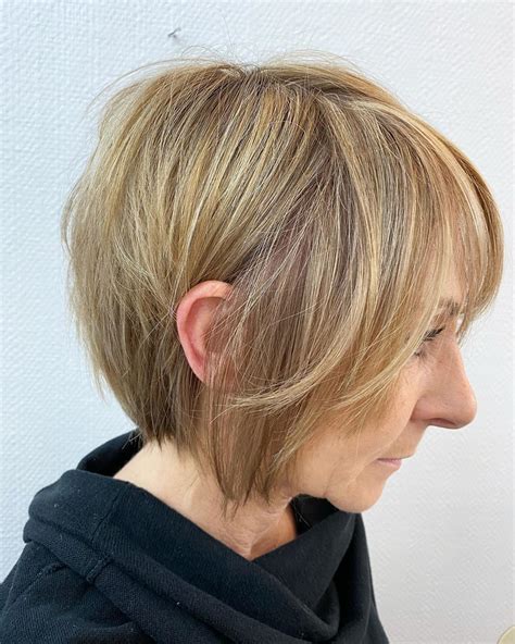 In fact, you can nail many cuts provided they meet your bone structure, hair texture and styling abilities. 15 Slimming Short Hairstyles for Women Over 50 with Round ...