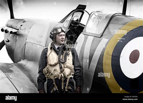 Raf Ww2 Pilot With Spitfire Stock Photo Alamy