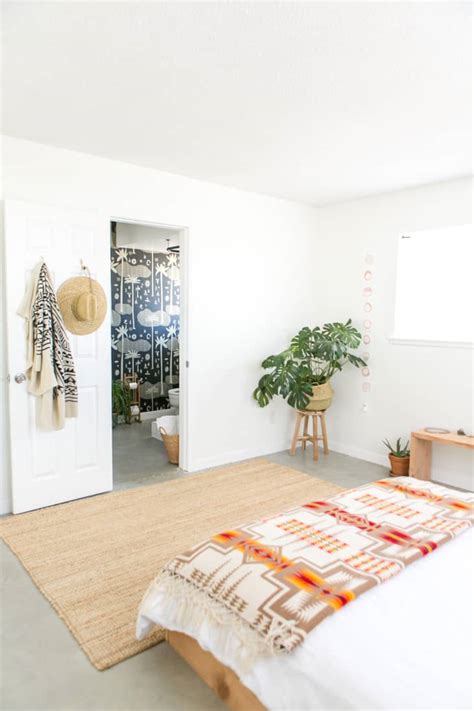 Any opinions in the examples do not represent the opinion of the cambridge dictionary editors or of cambridge university press or its licensors. What Does En Suite Mean? Realtor Answers | Apartment Therapy