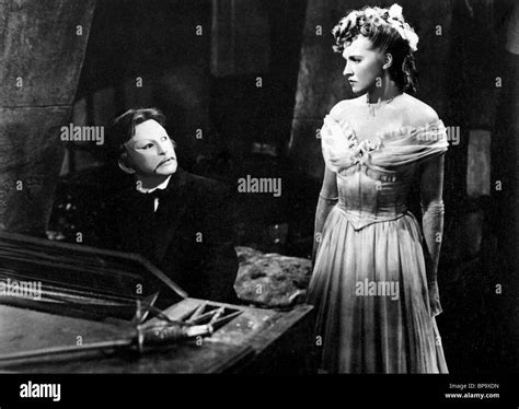 Claude Rains Susanna Foster Phantom Of The Opera 1943 Stock Photo