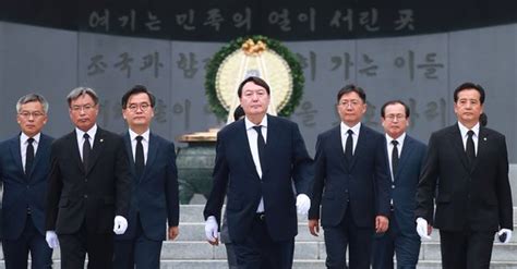 윤석열, born december 18, 1960) is a south korean lawyer, prosecutor and the current prosecutor general of south korea. 대검 2인자·국회 저승사자…'윤석열 동기' 23기 전성시대 - 중앙일보