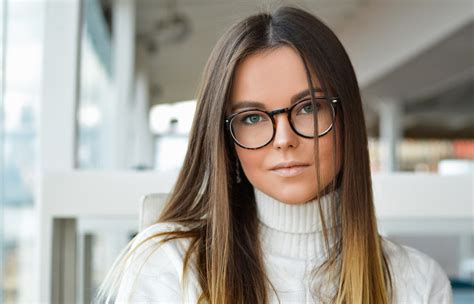 Bei der wahl unserer grünen mitbewohner ist einiges zu bedenken. Welche Brille passt zu mir: Step-by-Step | Brillenstyling