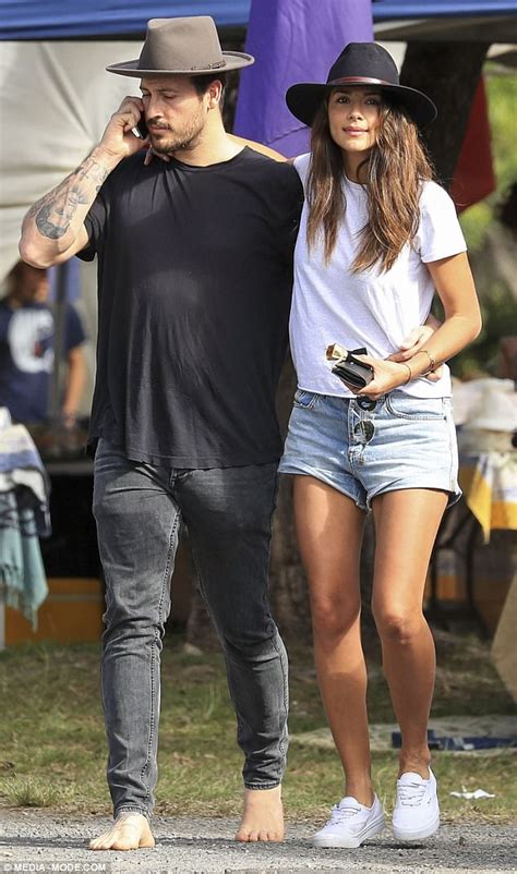 Home And Aways Pia Miller And Partner Visit Byron Bay Daily Mail Online