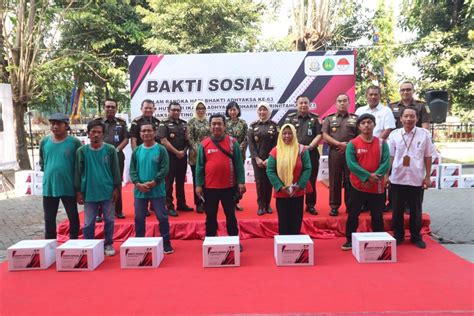 Peringati Hari Bhakti Adhyaksa Ke 63 Kajati Jatim Gelar Bakti Sosial