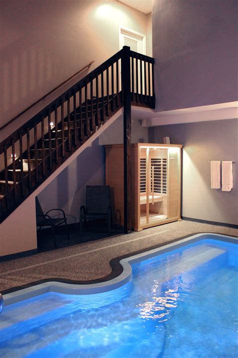 The Grand Royal Swimming Pool Suite Ohio Belamere Suites Hotel