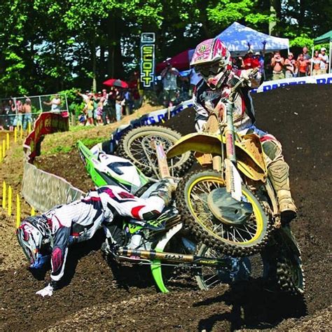 Stewart lands on ricky taking both of them to the ground. RICKY CARMICHAEL VS JAMES STEWART - 2007 OUTDOORS - ridetwice