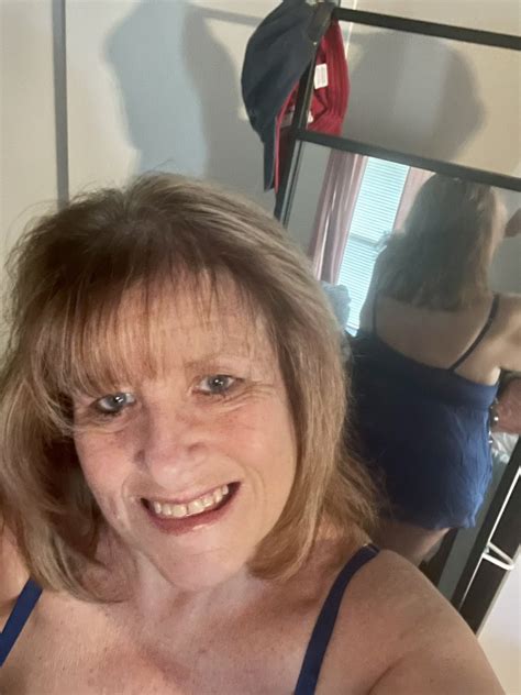 Candy Mac On Twitter Playing With The Camera Cougar Mature Gfe
