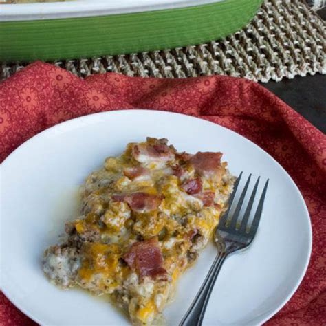 Bake at 350 degrees f for 15 minutes, until cheese is melted. Bacon Cheeseburger Cauliflower Casserole | Recipe in 2020 ...