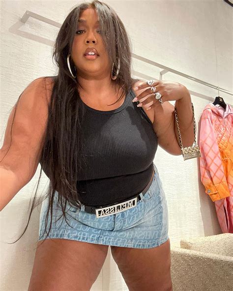 Lizzo Shows Off Slimmed Down Figure While Modeling Her Shapewear Line Bored Panda