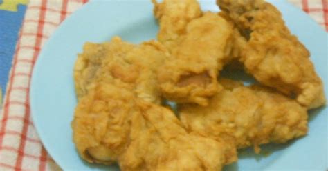 Sajian ini mungkin sudah sering anda santap di rumah makan atau restoran. Resep AYAM GORENG CRISPI TANPA TELUR oleh anisatur raehan - Cookpad