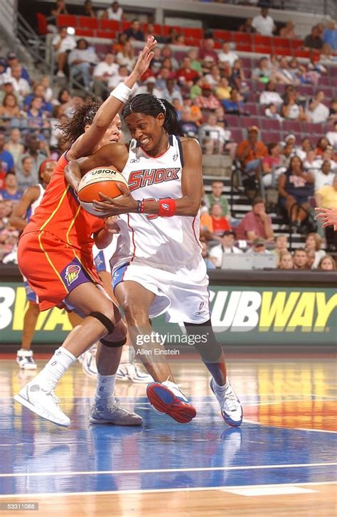 Swin Cash Of The Detroit Shock Drives To The Basket Against Lisa
