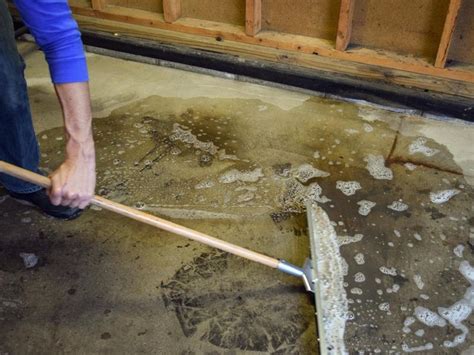 Learn how at bunnings you can apply the flakes to the epoxy floor after you have painted 1m2 of the floor. 26 best How To Epoxy a Garage Floor images on Pinterest ...