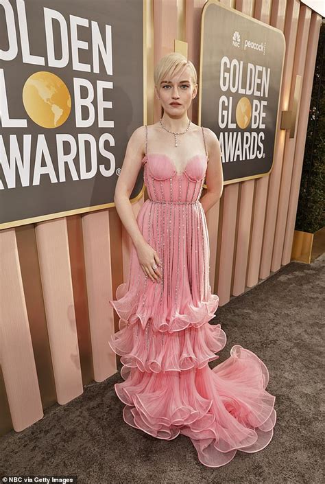 Golden Globes 2023 Julia Garner Stuns In Crystal Lined Pink Bustier
