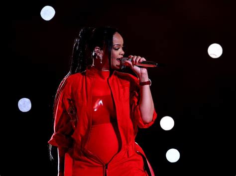 Rihanna Reveals That Shes Expecting Baby No 2 During Her Super Bowl