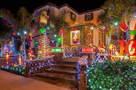 Décoration Illumination De Noël Pour Maison Et Jardin En Hiver