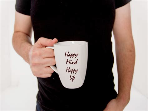 40 Mockups De Caneca E Copo De Papel Grátis - DESIGNE