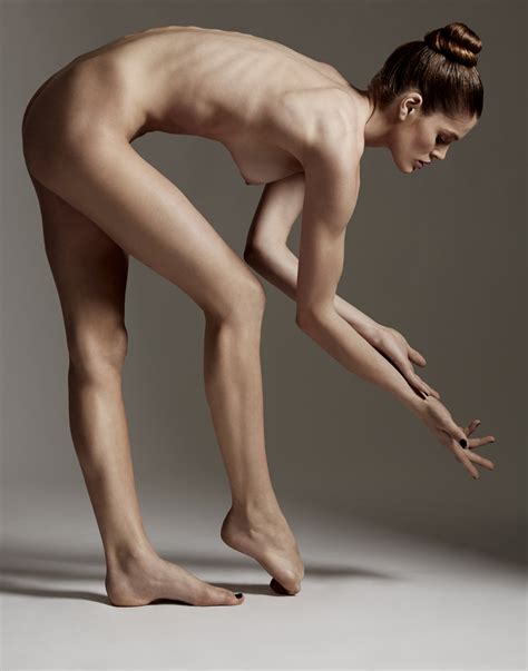 Nude Rebekah Underhill Striking Weird Poses And Bouncing Around The Fappening