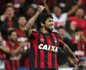 Find the latest lucho gonzález news, stats, transfer rumours, photos, titles, clubs, goals scored this season and more. Lucho González volta, e Atlético-PR tem só um desfalque para pegar o São Paulo