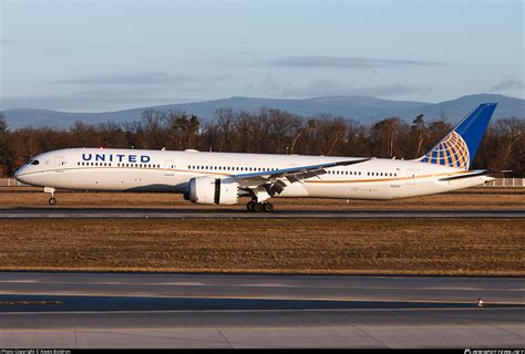 N12004 United Airlines Boeing 787 10 Dreamliner Photo By Alexis Boidron