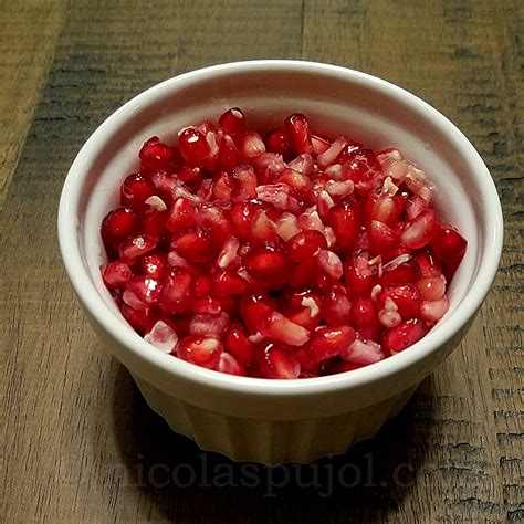 The edible parts are the seeds and the red seed pulp surrounding them; How to easily extract pomegranate seeds | Pomegranates | nicolaspujol.com