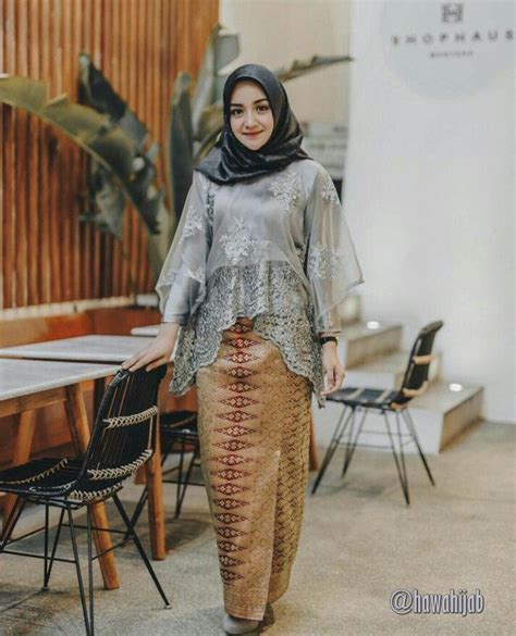 24 model kebaya brokat modern pesta pernikahan populer tahun 2020 kalian bisa po baju kebaya ini di instagram. @hawahijab | Model pakaian muslim, Gaya berpakaian ...