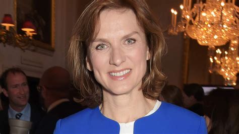 Bbcs Fiona Bruce Looks Unrecognisable In Tiny Black Dress And