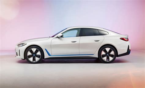 2022 Bmw I4 Sedan Normalizes Brands Electric Vehicle Lineup