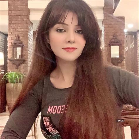 Pakistani Singer Rabi Pirzadas Nude Pictures And Videos Leaked Online