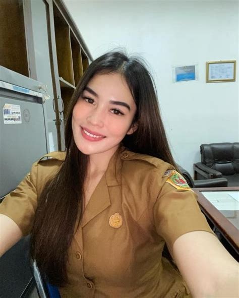 Pose Kadek Puspita Dewi Pns Cantik Dan Seksi Yang Viral Bikin Heboh