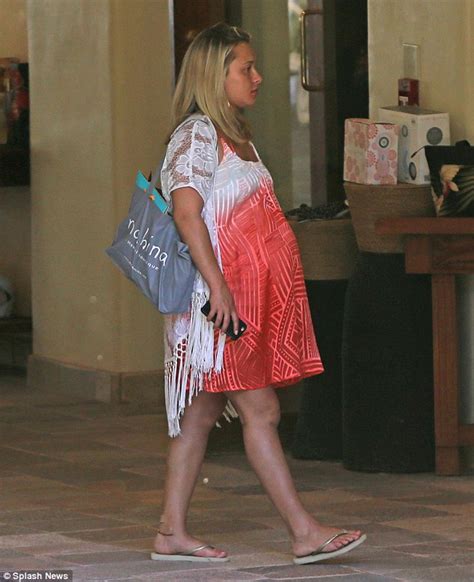 Hayden Panettiere Shows Off Her Bikini Body At Eight Months Pregnant