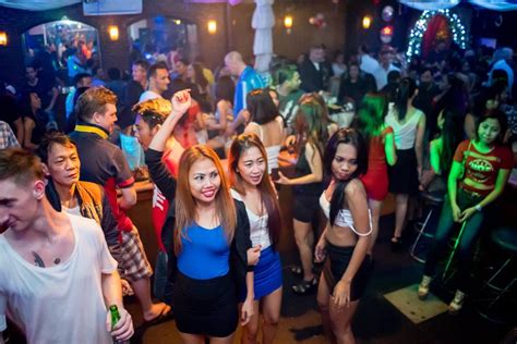 11 Best Bars To Meet Expats In Jakarta Jakarta100bars Nightlife Reviews Best Nightclubs