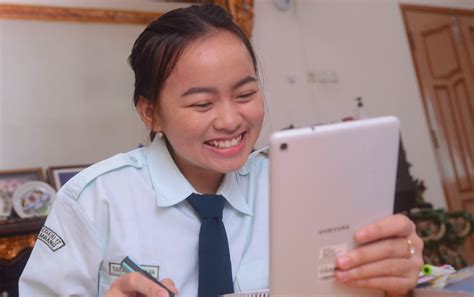 Foto Sma Plus Negeri 17 Palembang Gunakan Samsung Smart Learning Class Id