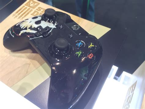 Pax East Ukázal Custom Xbox One Gamepady Sectorsk