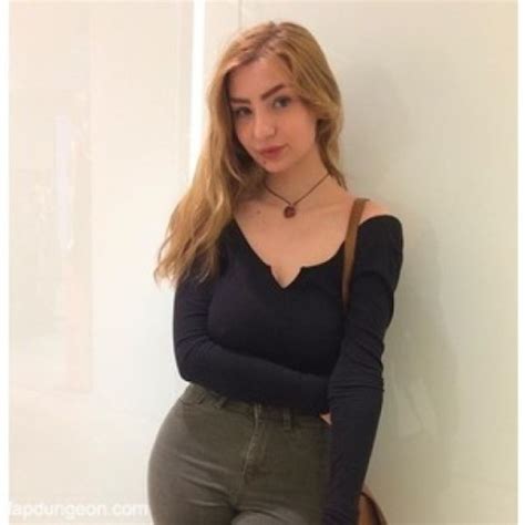 anneliese stenzel influencer sexy blond instagram onlyfans sexy amateur