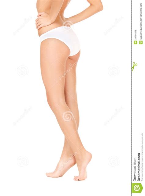 jambes femelles dans des culottes blanches de bikini photo stock image du propre normal 39714578