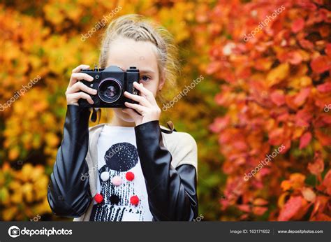 adolescente chica tomando un disparar fotografía de stock © reanas 163171652 depositphotos