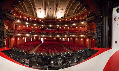 Named after the austrian dramatist ferdinand raimund, the theatre was built by an association of viennese citizens and opened on 28 november 1893 with raimund's play die gefesselte phantasie. Raimund Theater (Vienna) - 2021 All You Need to Know ...