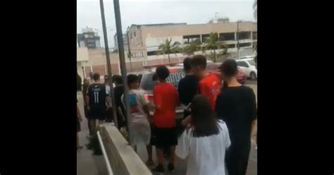 Homem Invade Escola De Joinville Para Fugir De Briga E Gera Correria