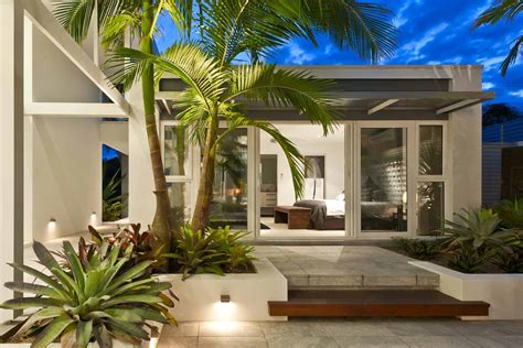 Stunning Sunken Courtyard Design For Coastal Oasis