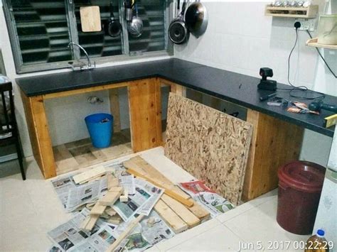 Kesan yang ditampilkan mebel yang biasa tampak mulus itu pun berubah. Kabinet Dapur Diy | Desainrumahid.com