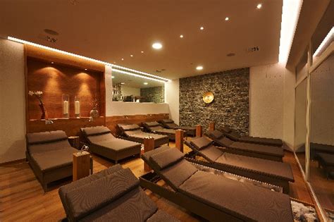 Guests can treat themselves to a massage, and benefit from free private parking. Bad Füssing - Kur- Camping Max 1