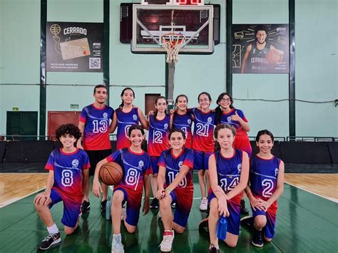 garotas reacendem interesse pelas aulas de basquete agência de notícias ceub