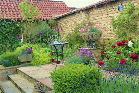 A Small Courtyard Garden Hill Fort Ltd