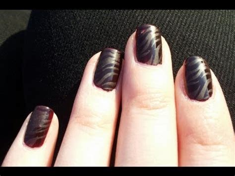 :) leider sieht der matte lack im video eher schwarz als dunkelgrün aus. Playing with Matt :-) Nageldesign / Nailart mit Glanz und ...