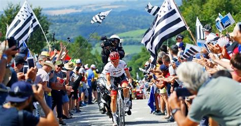 Julian alaphilippe was leader in gc. Le Tour de France 2021 devrait partir de Bretagne ! - Tour de France 2021 : le Grand départ en ...